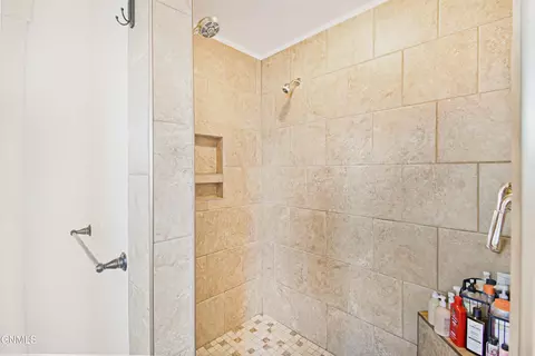 Bath - 608 70th St E, Williston, ND 58801 photo 5 of 6