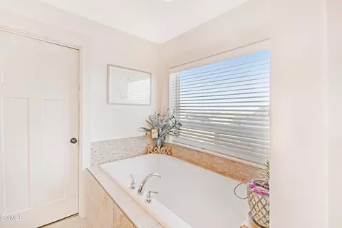 Bath - 608 70th St E, Williston, ND 58801 photo 4 of 6