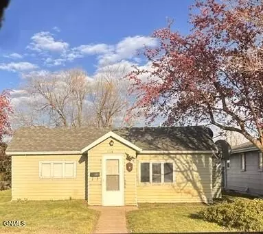 114 Adams St, Plentywood, MT 59254