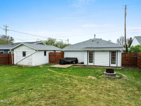 Exterior - 708 18th St W, Williston, ND 58801 photo 6 of 7