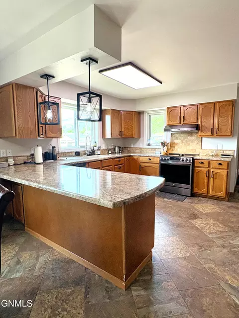 Kitchen - 901 4th Ave W, Williston, ND 58801 photo 3 of 4