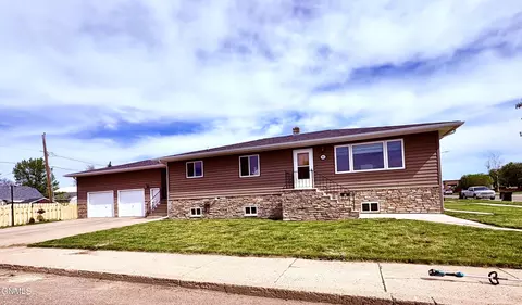 901 4th Ave W, Williston, ND 58801