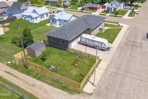 View/Area - 901 4th Ave W, Williston, ND 58801 photo 2 of 2