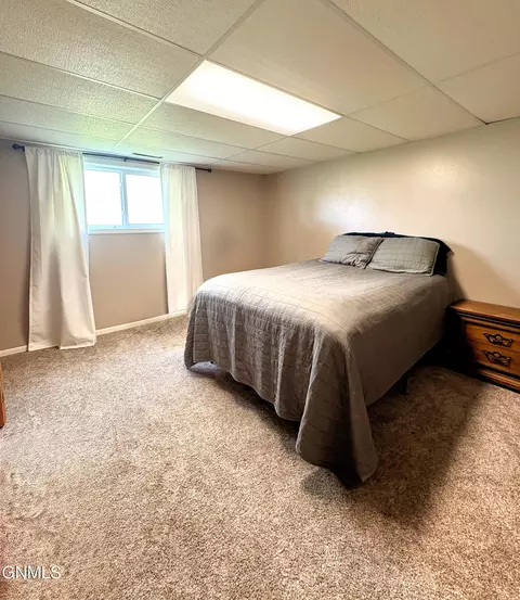 Bedroom - 901 4th Ave W, Williston, ND 58801 photo 4 of 5