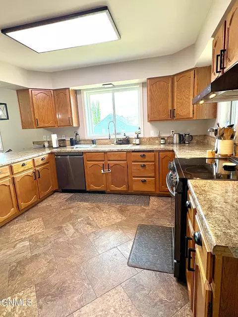 Kitchen - 901 4th Ave W, Williston, ND 58801 photo 2 of 4