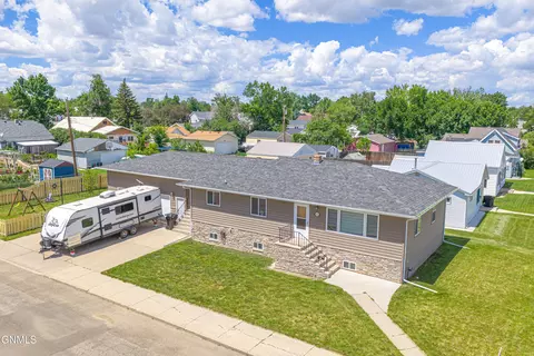 901 4th Ave W, Williston, ND 58801
