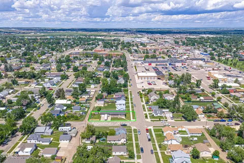 View/Area - 901 4th Ave W, Williston, ND 58801 photo 1 of 2