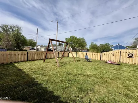 Exterior - 901 4th Ave W, Williston, ND 58801 photo 3 of 3
