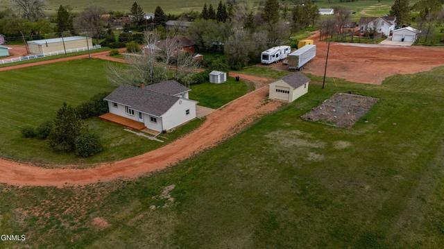 107 6th St NE, Belfield, ND 58622