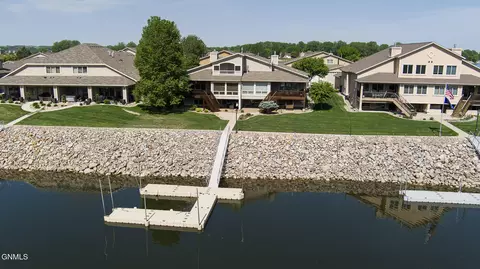 923 Southport Loop, Bismarck, ND 58504