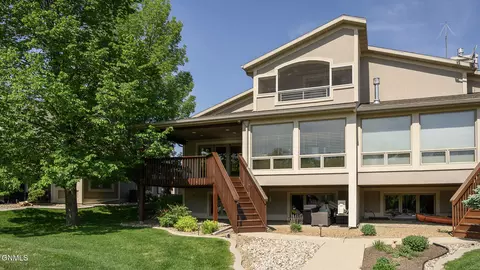 923 Southport Loop, Bismarck, ND 58504
