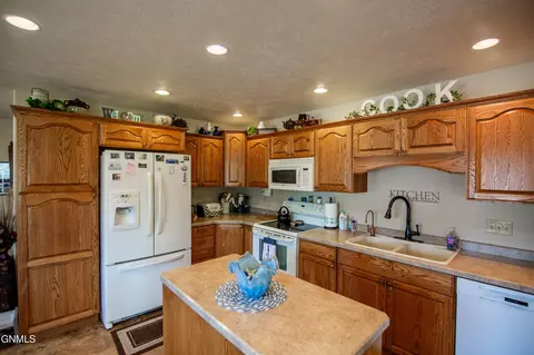 Kitchen - 138 1st Ave NW, Killdeer, ND 58640 photo 3 of 4