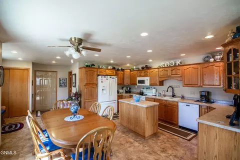 Kitchen - 138 1st Ave NW, Killdeer, ND 58640 photo 2 of 4