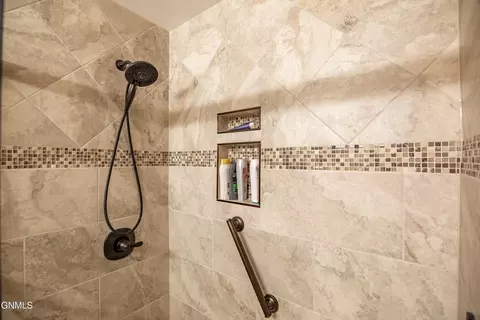 Bath - 138 1st Ave NW, Killdeer, ND 58640 photo 2 of 5