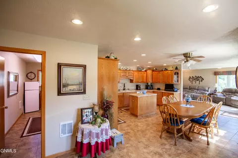 Dining - 138 1st Ave NW, Killdeer, ND 58640 photo 1 of 2