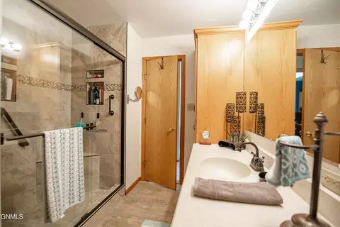 Bath - 138 1st Ave NW, Killdeer, ND 58640 photo 3 of 5