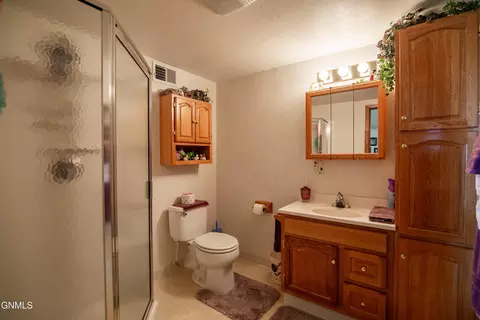 Bath - 138 1st Ave NW, Killdeer, ND 58640 photo 4 of 5