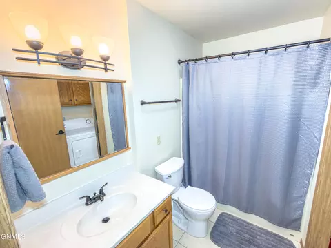 Bath - 2108 E Dakota Pkwy, Williston, ND 58801 photo 1 of 1