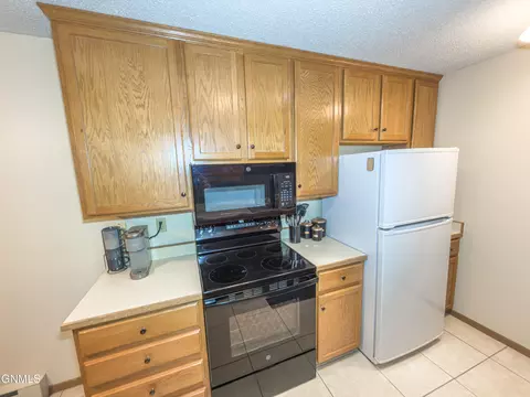 Kitchen - 2108 E Dakota Pkwy, Williston, ND 58801 photo 2 of 3