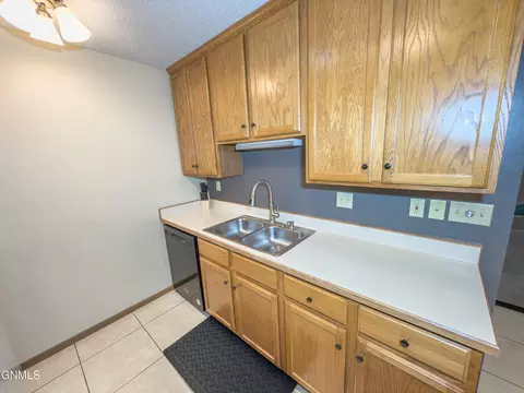Kitchen - 2108 E Dakota Pkwy, Williston, ND 58801 photo 3 of 3