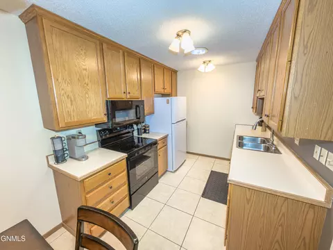 Kitchen - 2108 E Dakota Pkwy, Williston, ND 58801 photo 1 of 3