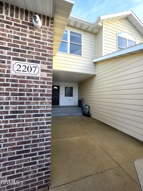 2207 2nd St W, Dickinson, ND 58601