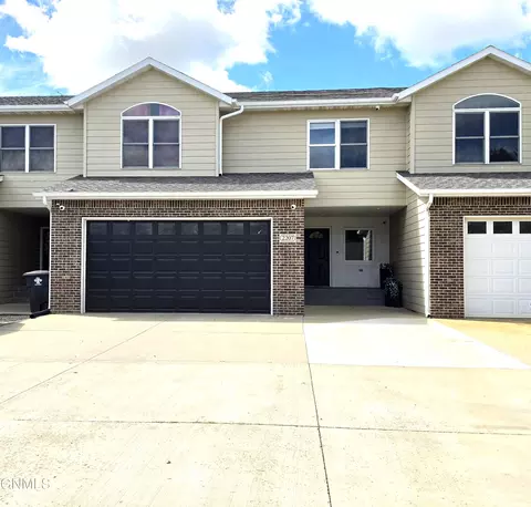 2207 2nd St W, Dickinson, ND 58601