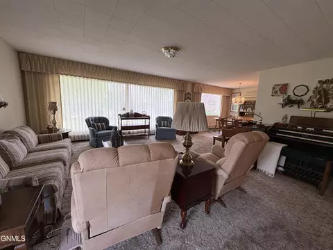 Living - 121 4th St, Edgeley, ND 58433 photo 4 of 6
