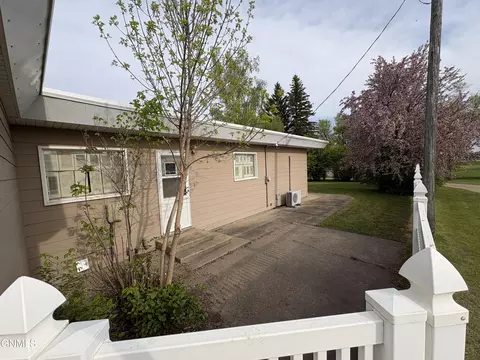 Exterior - 121 4th St, Edgeley, ND 58433 photo 2 of 13