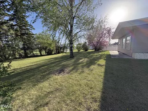 Exterior - 121 4th St, Edgeley, ND 58433 photo 9 of 13