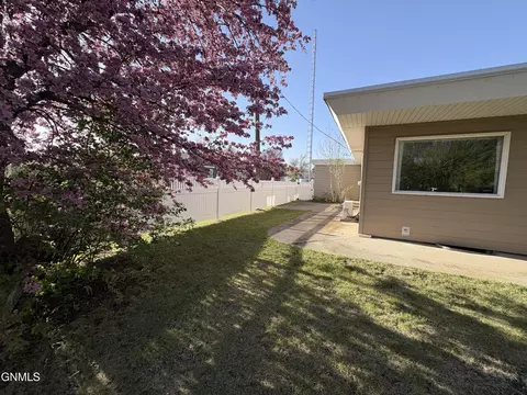 Exterior - 121 4th St, Edgeley, ND 58433 photo 7 of 13
