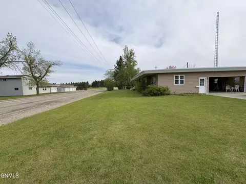 Exterior - 121 4th St, Edgeley, ND 58433 photo 3 of 13