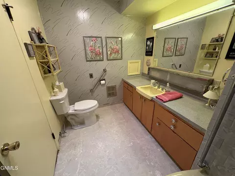 Bath - 121 4th St, Edgeley, ND 58433 photo 6 of 6
