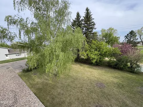 Exterior - 121 4th St, Edgeley, ND 58433 photo 11 of 13