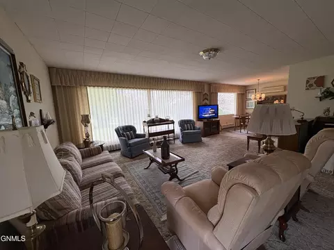 Living - 121 4th St, Edgeley, ND 58433 photo 3 of 6