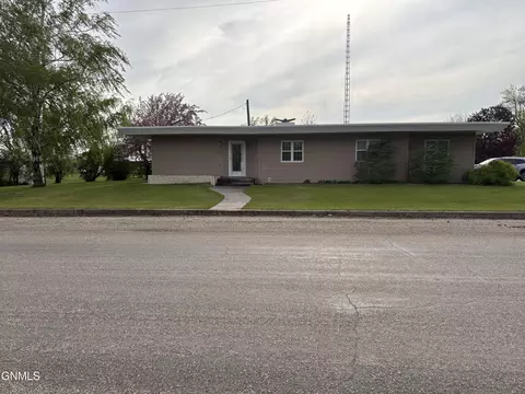 Exterior - 121 4th St, Edgeley, ND 58433 photo 4 of 13