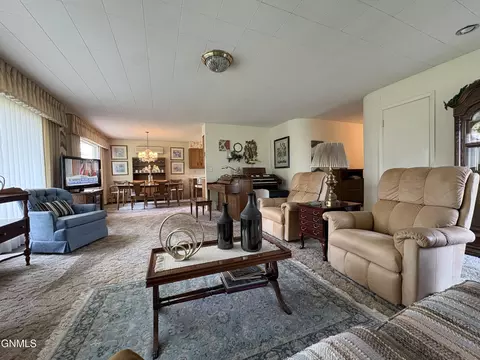 Living - 121 4th St, Edgeley, ND 58433 photo 5 of 6