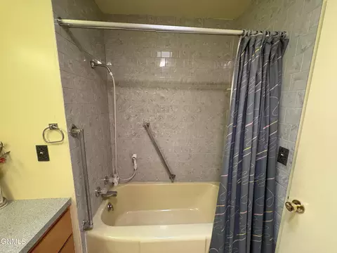 Bath - 121 4th St, Edgeley, ND 58433 photo 3 of 6