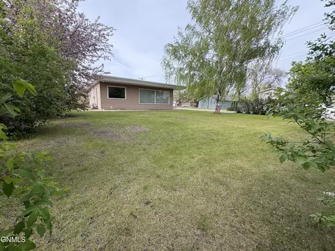 Exterior - 121 4th St, Edgeley, ND 58433 photo 6 of 13