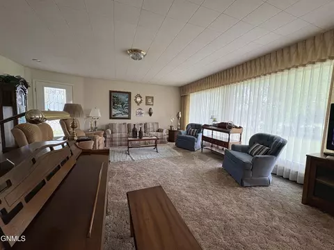 Living - 121 4th St, Edgeley, ND 58433 photo 2 of 6