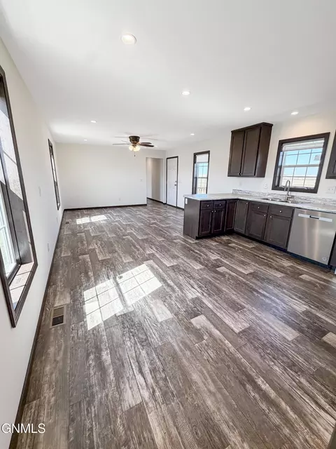 14522 56th St NW, Williston, ND 58801 photo 5
