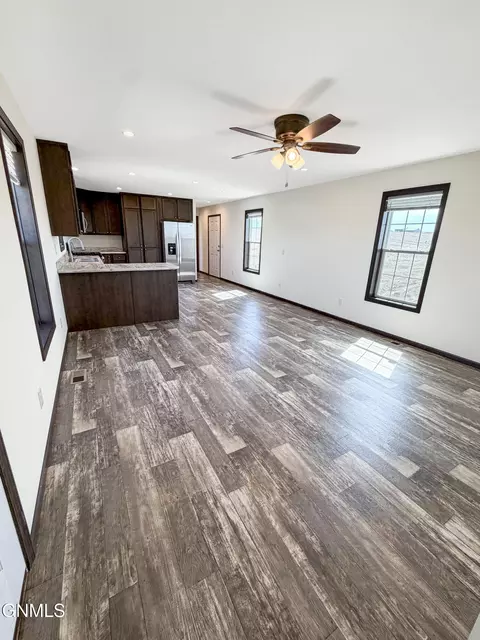 14522 56th St NW, Williston, ND 58801 photo 3
