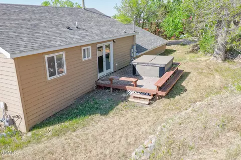 Exterior - 206 32nd Ave W, Williston, ND 58801 photo 2 of 2