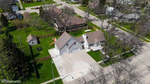 806 9th St NW, Cooperstown, ND 58425