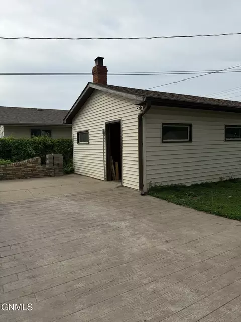 1134 Summit Blvd, Bismarck, ND 58504 photo 13