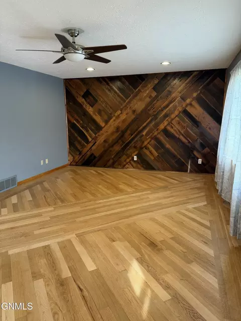 1134 Summit Blvd, Bismarck, ND 58504 photo 2
