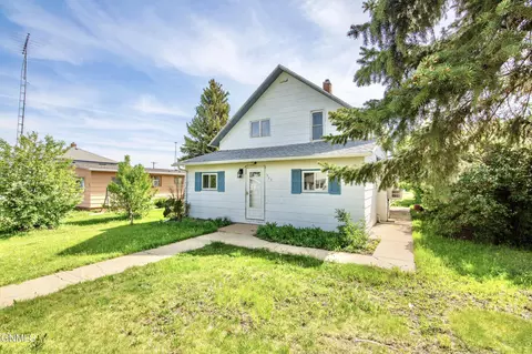 307 Dakota Ave, Mott, ND 58646
