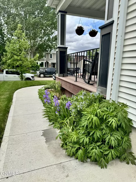 Exterior - 814 1st Ave E, Williston, ND 58801 photo 6 of 16