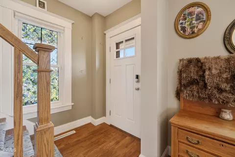 Entry Way - 814 1st Ave E, Williston, ND 58801 photo 1 of 3