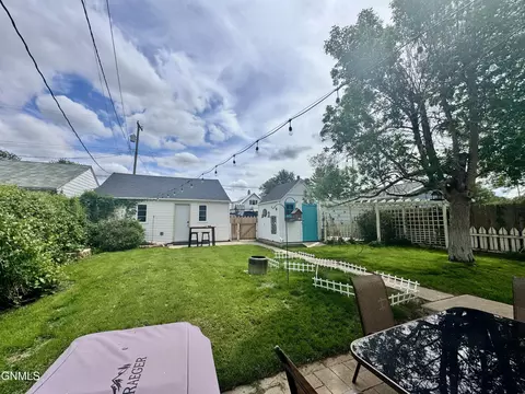 Exterior - 814 1st Ave E, Williston, ND 58801 photo 11 of 16